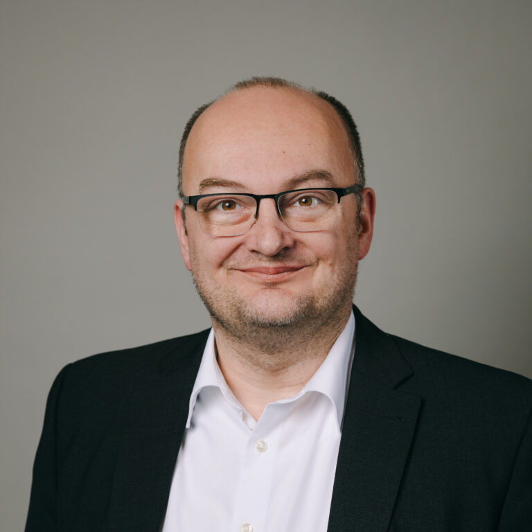 Dr. Dominik Samuelis